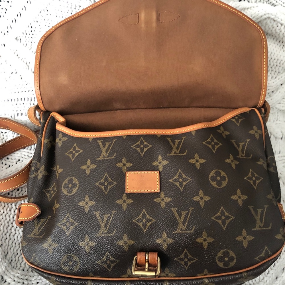 🎁 🎄🎄💯LOUIS VUITTON SAUMUR MM🎄🎄 🎁 - Picture 3 of 13